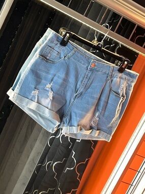 Mid-Rise Sun-Drenched Distressed Denim Cuffed Shorts 👖✨